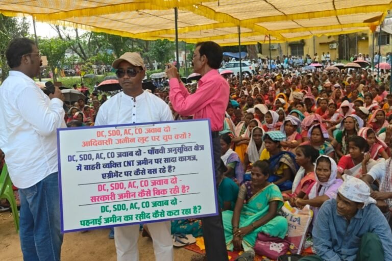 भारतमाला परियोजना के विरोध में सैकड़ों ग्रामीणों का धरना, बोले- किसी भी कीमत पर नहीं देंगे जमीन