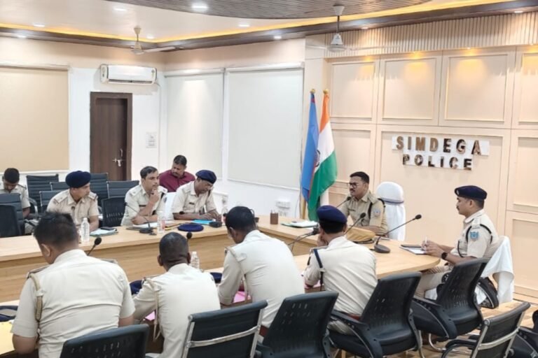 दुर्गा पूजा को लेकर सिमडेगा पुलिस अलर्ट, पंडाल से विसर्जन तक रहेगी कड़ी निगरानी