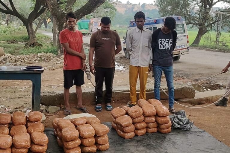 एंबुलेंस से गांजा तस्करी का भंडाफोड़, 83 पैकेट बरामद; चार गिरफ्तार