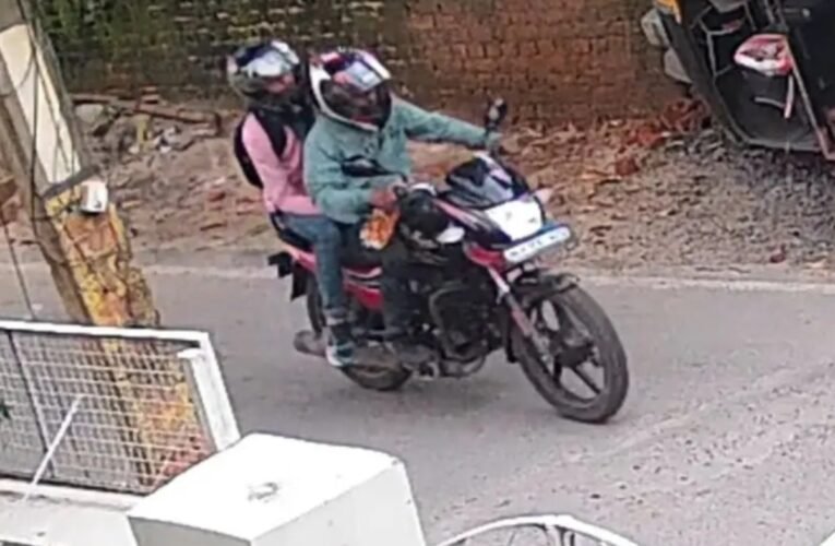 two-bike-borne-miscreants-escape-chain