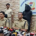 बागबेड़ा में पुलिस की दबिश, कट्टा-कारतूस और 1.428 किलो गांजा के साथ युवक गिरफ्तार youth-arrested-bagbera-police-raids-cartridges