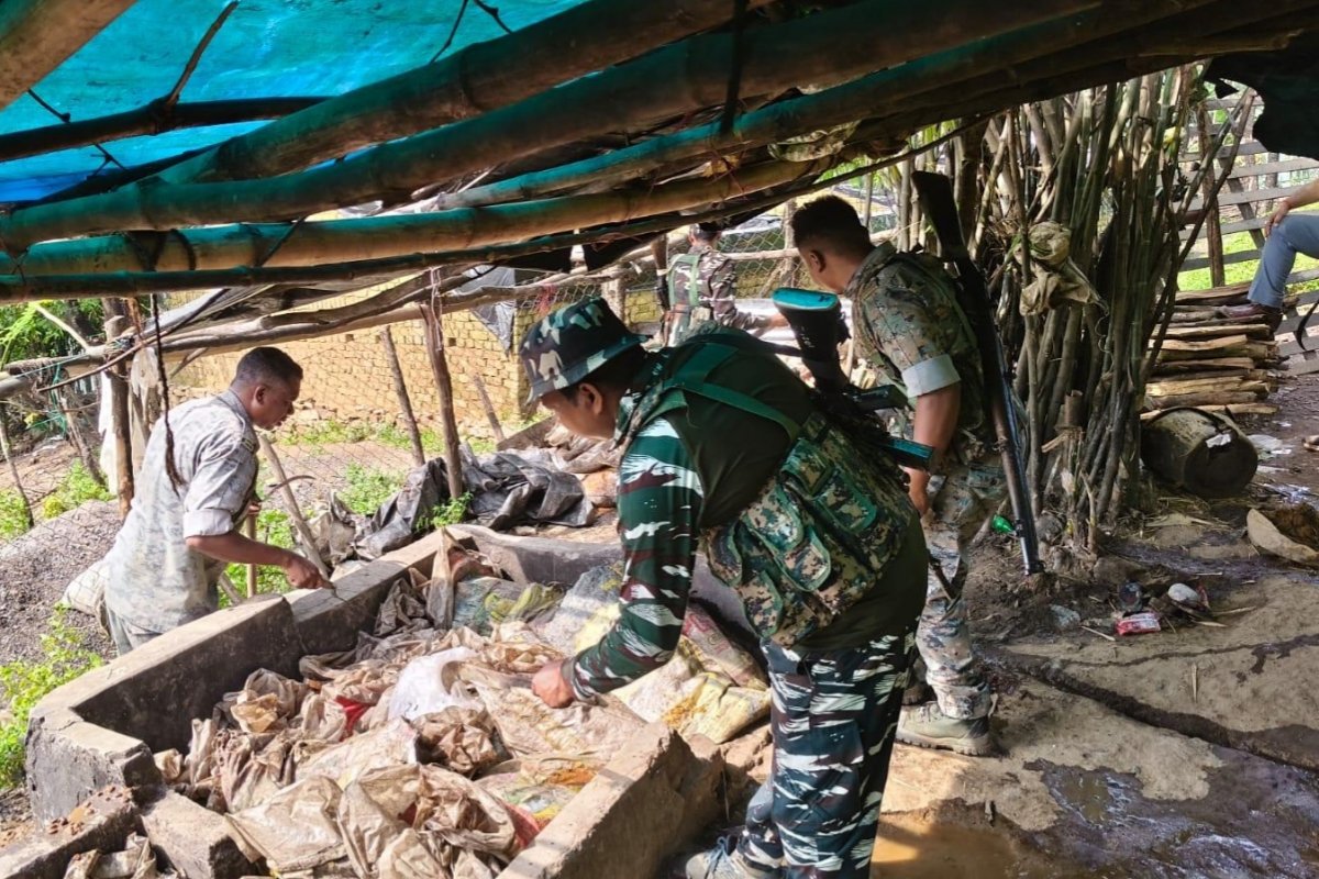 six-illegal-mahua-brewery-collapses-latarsika