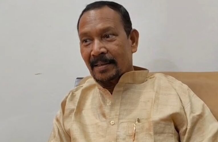 transport-minister-deepak-birua-arrives-seraikela