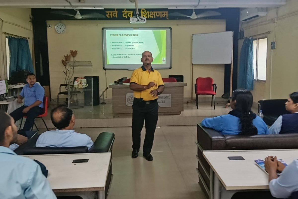 240-loco-pilots-learn-safe-way