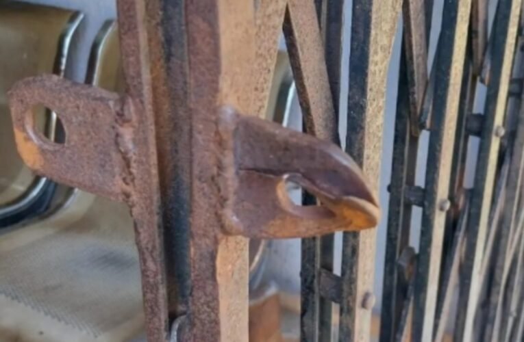 attempted-theft-bank-india-seraikela-lock