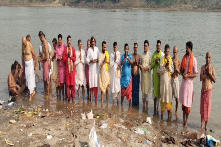 परिजन नहीं पहुंचे तो सामाजिक संस्थाओं ने उठाई अस्थि विसर्जन की जिम्मेदारी, 19 साल से निभा रहीं सेवा का संकल्प