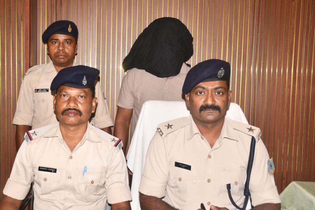 illegal-liquor-business-seized-marafari-shopkeeper