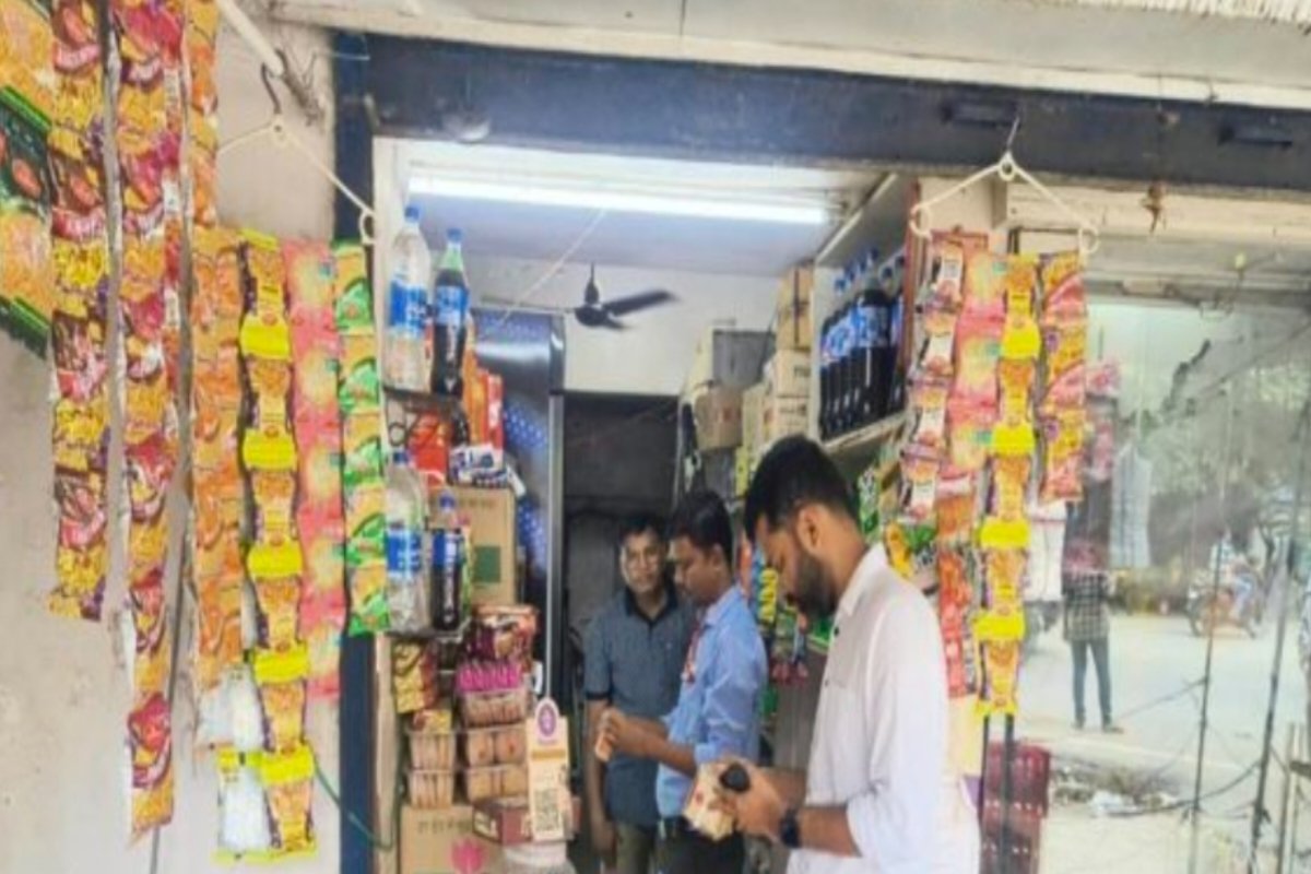 raids-food-shops-chakradharpur-20-kg