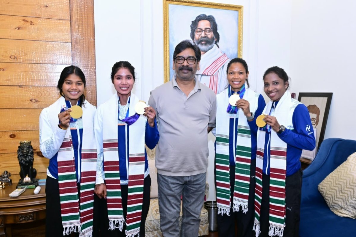 cm-hemant-soren-meets-daughters-jharkhand