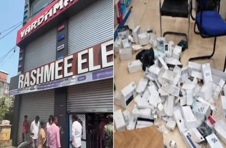 rashmi-electronics-robbed-lakhs-mobile-phones