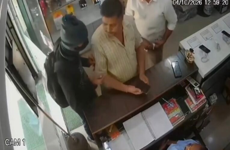 attempted-robbery-mobile-showroom-threatening-blow