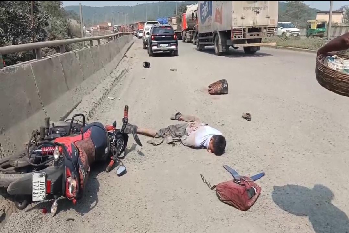 chandil-roundabout-hit-speeding-trailer-pushes