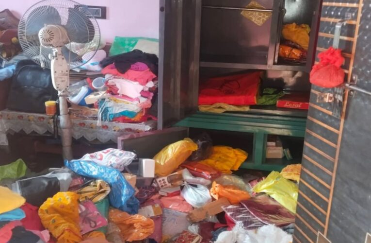 thieves-decamp-cash-valuables-worth-lakhs