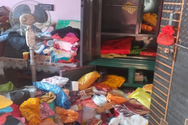 बंद घर का ताला तोड़कर लाखों की चोरी, 50 हजार नकद समेत जेवरात ले गए चोर