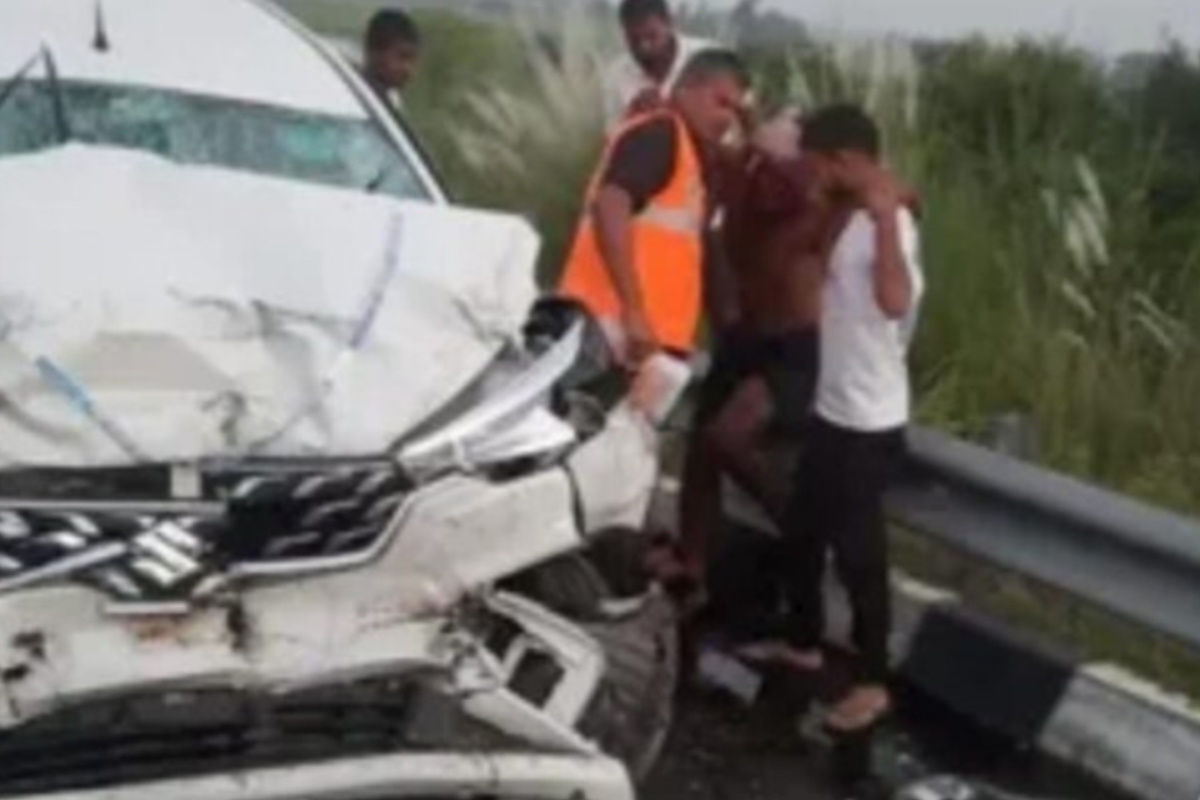 massive-accident-purvanchal-expressway-three-tennis