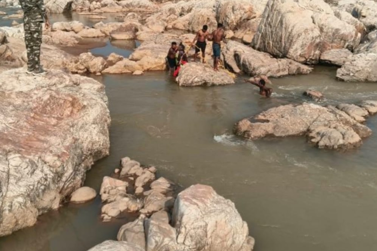 woman-trapped-rock-amidst-deep-water