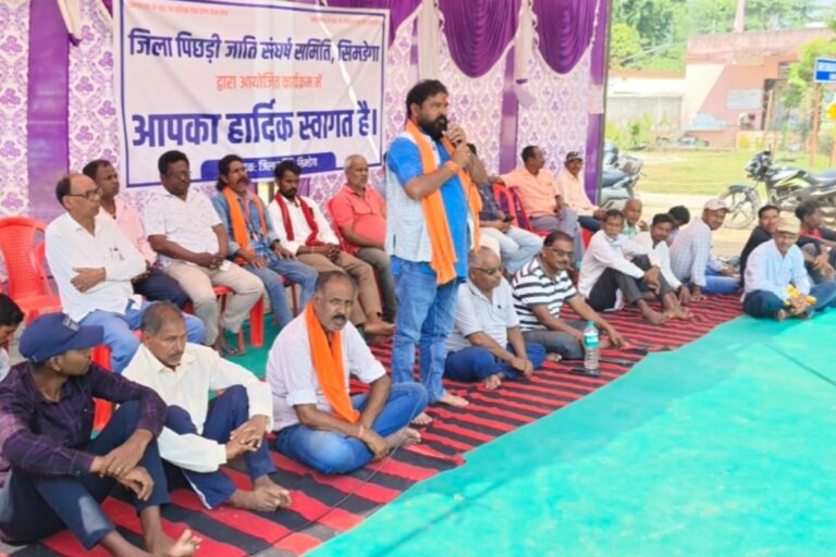 OBC के लिए अलग जातीय कॉलम और समान 27% आरक्षण की मांग, पिछड़ा वर्ग संघर्ष समिति ने दिया धरना