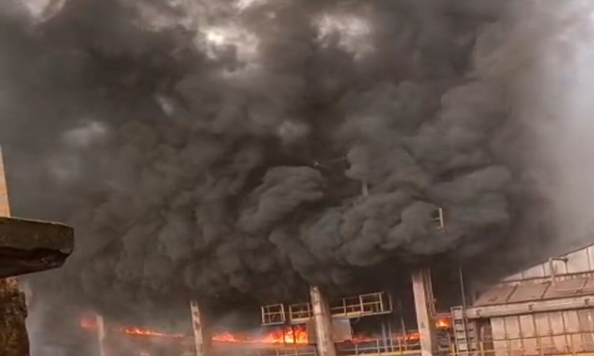 massive-fire-breaks-out-conveyor-belt