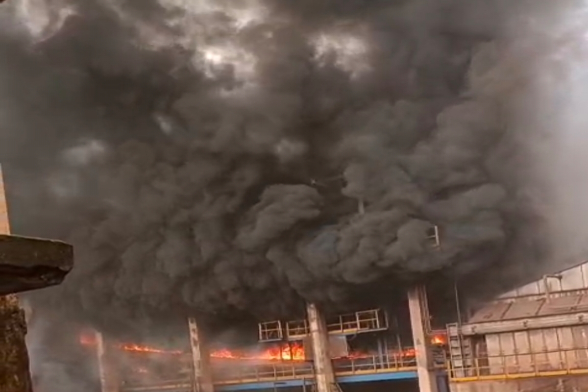 massive-fire-breaks-out-conveyor-belt