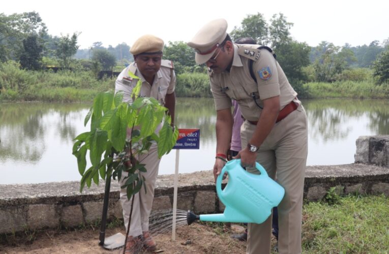 simdega-police-plant-250-saplings-aim
