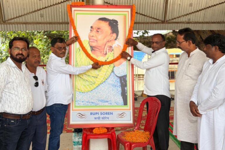 रूपी सोरेन के निधन पर झामुमो सिमडेगा ने दी श्रद्धांजलि, अनिल कंडुलना ने बताया अपूरणीय क्षति