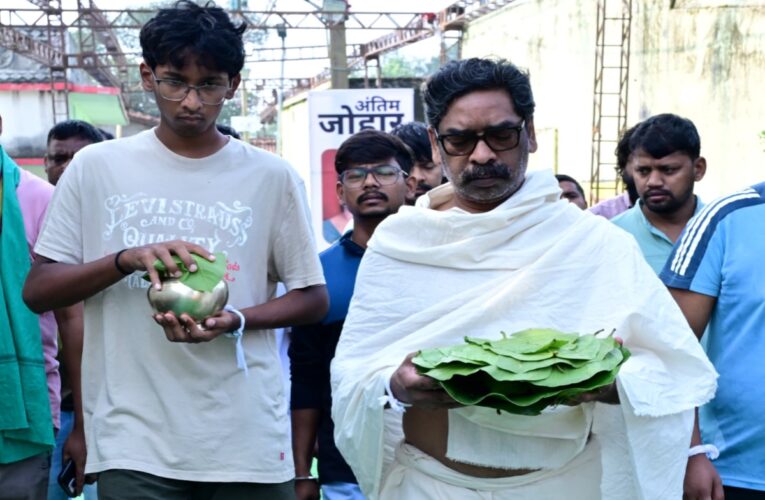 chief-minister-hemant-soren-performs-shradh