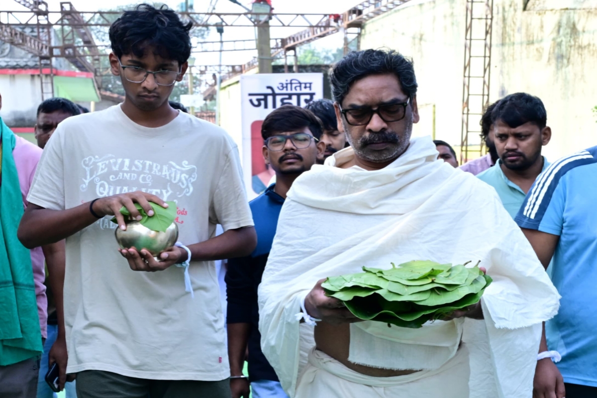 chief-minister-hemant-soren-performs-shradh