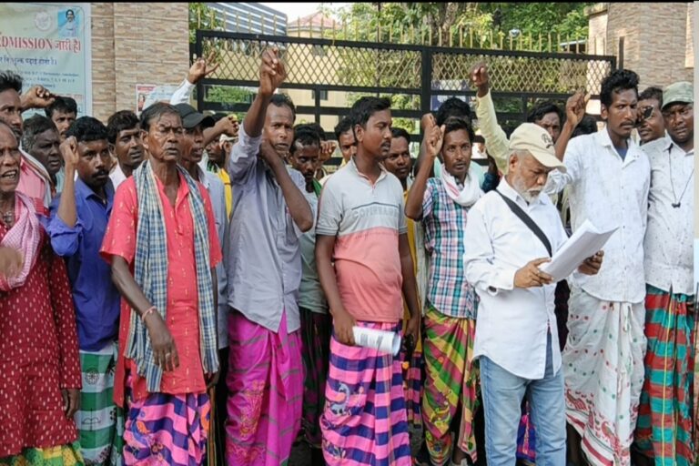 लायाडीह में पत्थर खदानों के खिलाफ ग्रामीणों का मोर्चा, उपायुक्त से बंद कराने की मांग