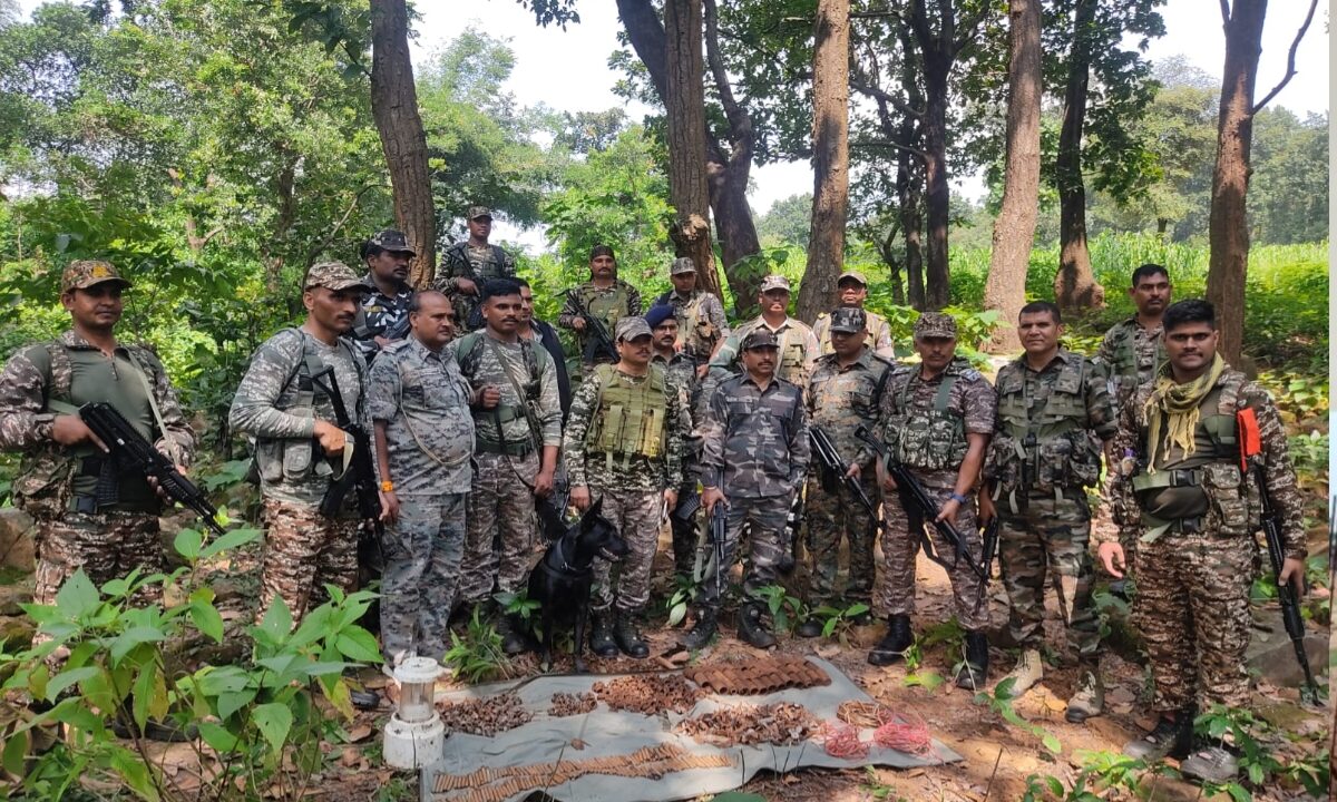naxals-foil-plot-parasnath-forest-38