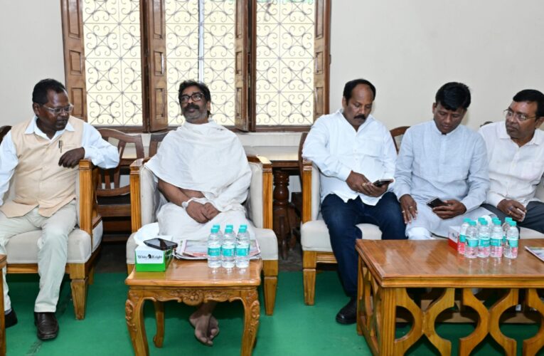 three-mlas-meet-chief-minister-hemant