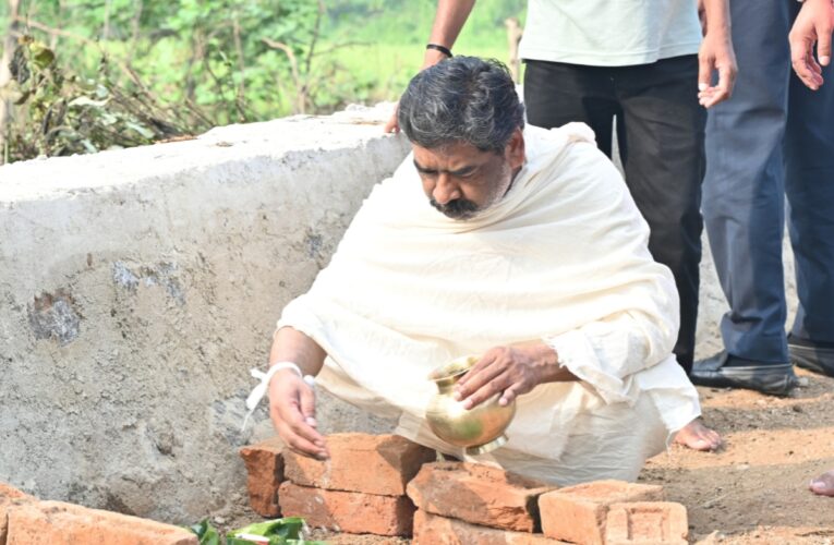 chief-minister-hemant-soren-performing-shradh