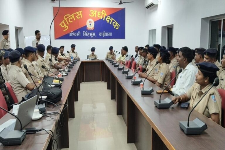 चाईबासा में 90 पुलिसकर्मियों को सिखाए गए तनाव से निपटने के तरीके, मानसिक स्वास्थ्य पर दिया जोर
