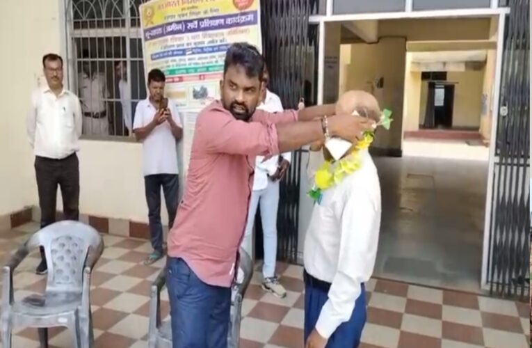 MLA garlands habitually late employees in Potka