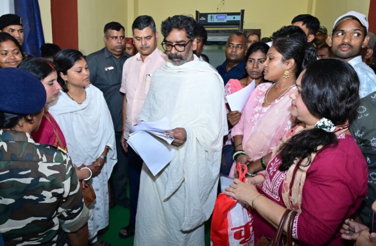 chief-minister-hemant-soren-listening-peoples