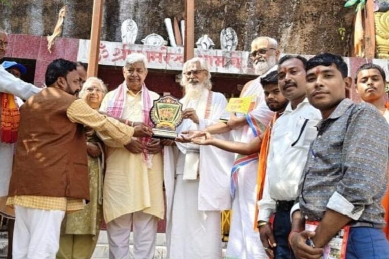 रामरेखा धाम पहुंचे विहिप के अंतरराष्ट्रीय अध्यक्ष आलोक कुमार, की पूजा-अर्चना