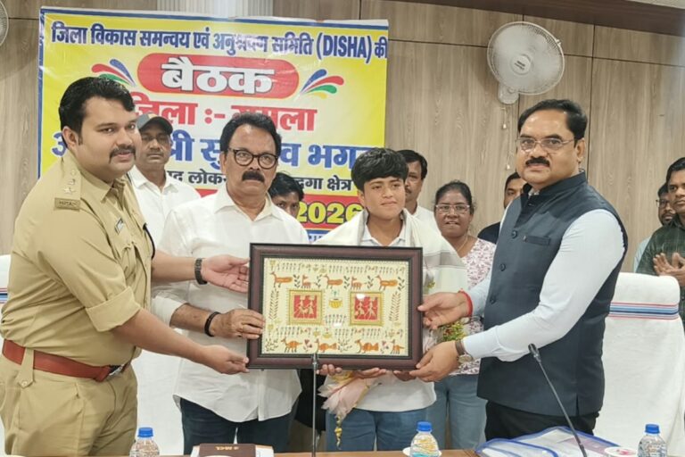 एएफसी अंडर-17 महिला एशियन कप के लिए भारतीय टीम को क्वालीफाई कराने वाली गुमला की दीपिका सम्मानित