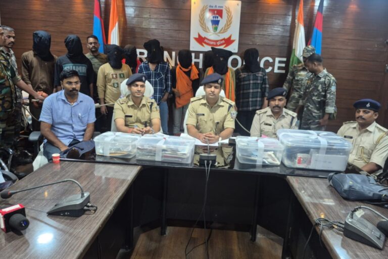 साइबर ठगी गिरोह का पर्दाफाश, 10 आरोपी गिरफ्तार; 7.98 लाख रुपये नकद बरामद