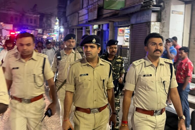 दुर्गा पूजा को लेकर रांची पुलिस अलर्ट, पंडालों और प्रमुख मार्गों का किया निरीक्षण