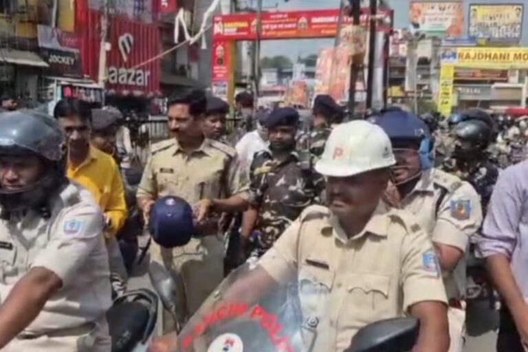 दुर्गा पूजा को लेकर रांची में फ्लैग मार्च, ड्रोन से संवेदनशील इलाकों की निगरानी