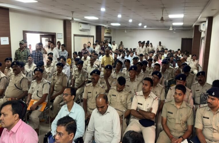 दुर्गा पूजा (Durga Puja ) केमें हुड़दंगियों पर रहेगी पुलिस की पैनी नजर, चेन स्नेचिंग रोकने को सादे लिबास में तैनात होंगे जवान