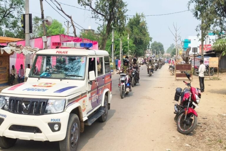 Durga Puja Security:  दुर्गापूजा को लेकर गढ़वा और खूंटी पुलिस अलर्ट, सुरक्षा व्यवस्था सख्त