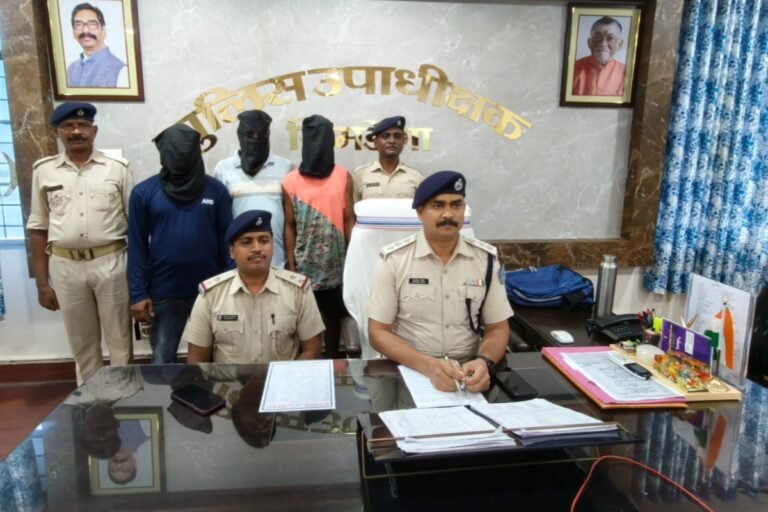 कुरडेग में अवैध बालू परिवहन का खुलासा, दो ट्रैक्टर जब्त, तीन गिरफ्तार