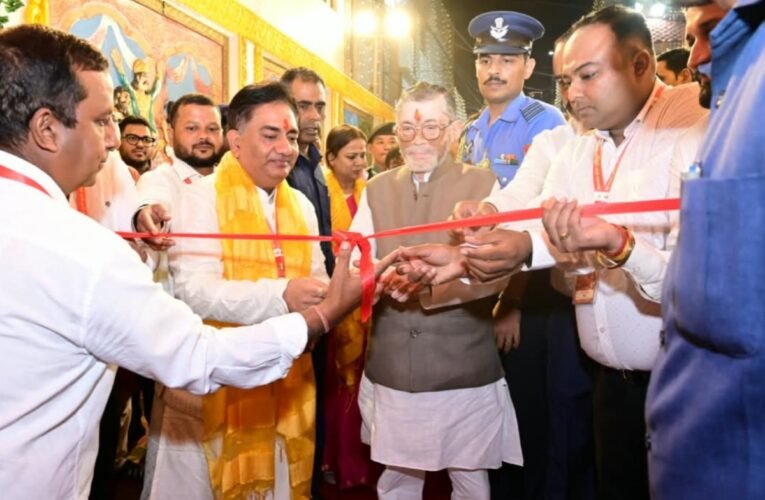 governor-santosh-gangwar-inaugurates-two-durga