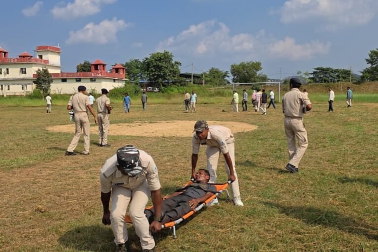 दुर्गा पूजा को लेकर सिमडेगा पुलिस अलर्ट, पुलिस केंद्र में मॉक ड्रिल कर परखी तैयारियां