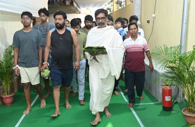 cm-hemant-soren-performs-traditional-rituals