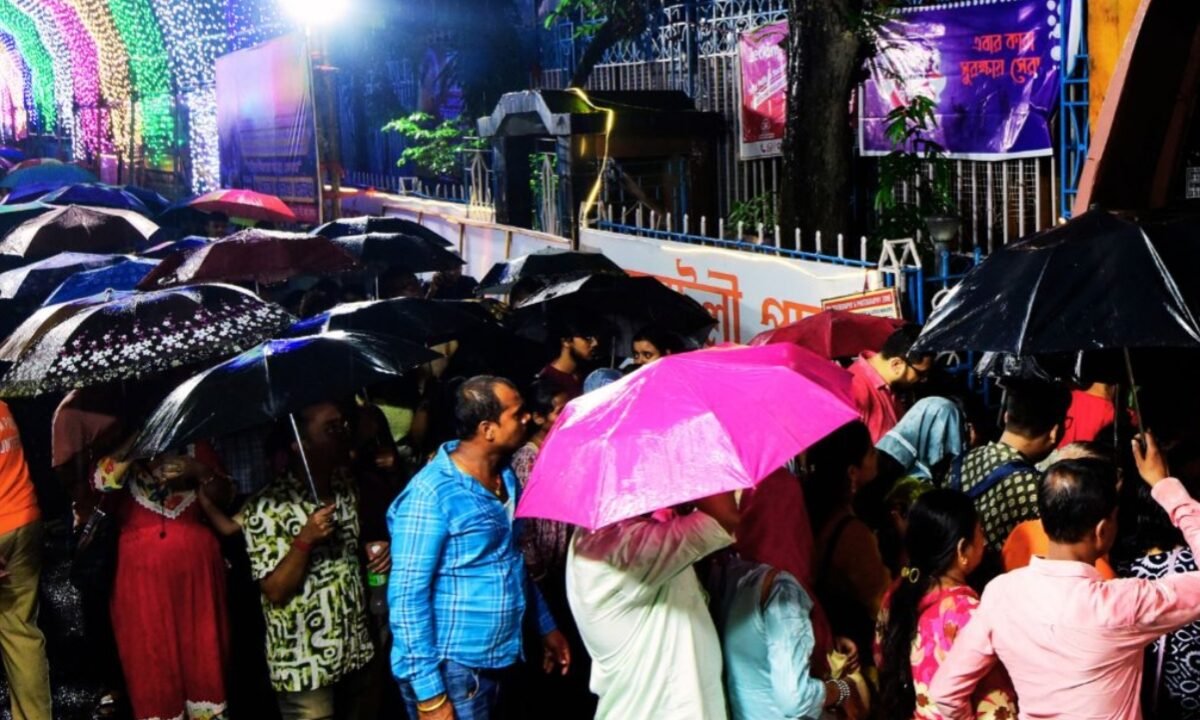 stampede-like-situation-chorbagan-durga-puja