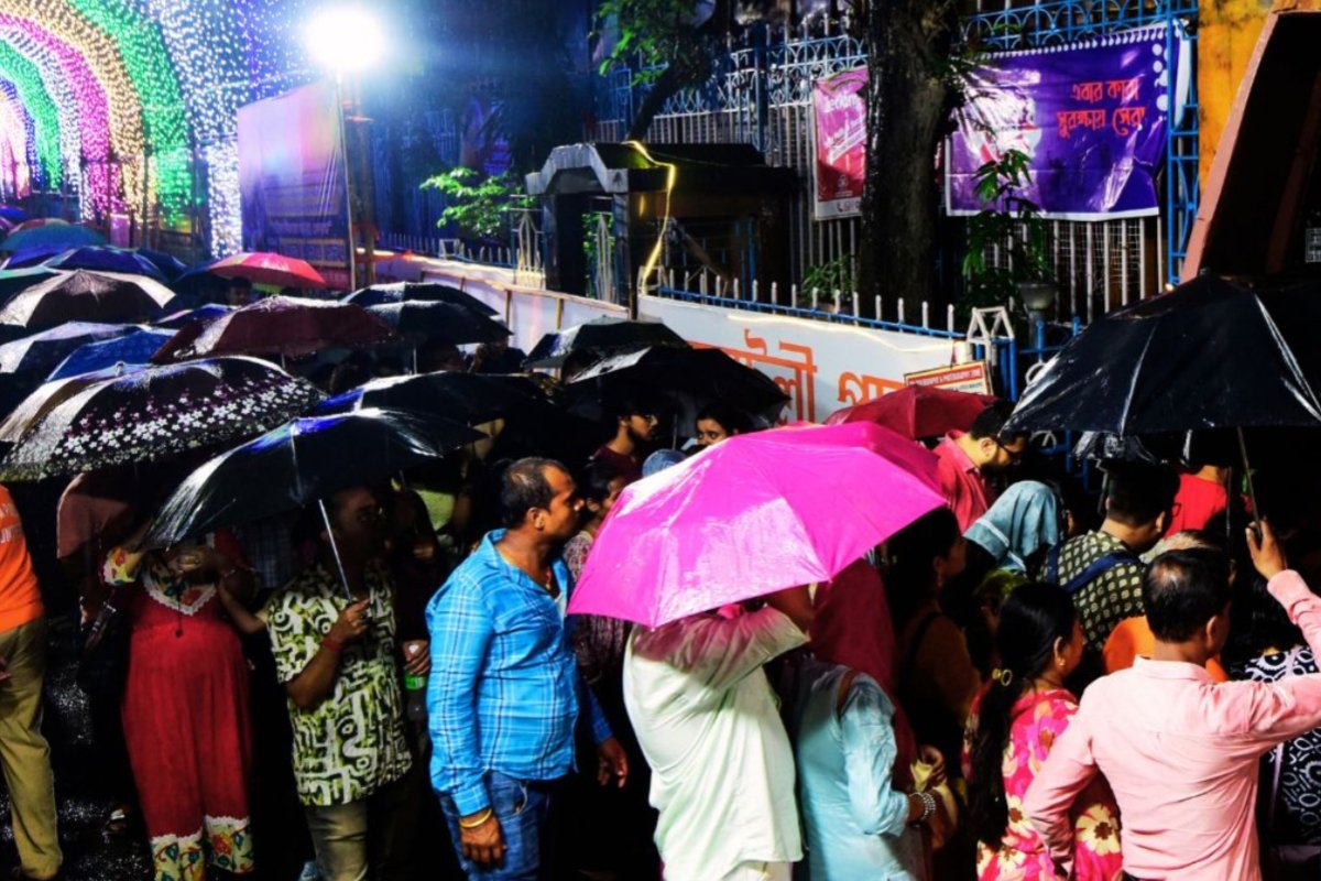stampede-like-situation-chorbagan-durga-puja