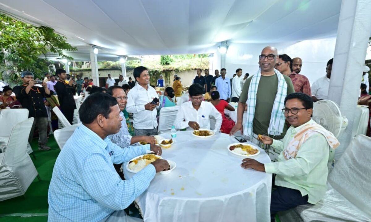 hemant-soren-thousands-people-flock-jansailab