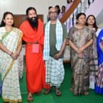 baba-ramdev-pays-tribute-late-rupi