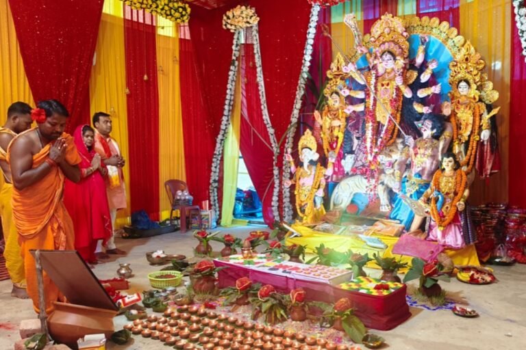 रामनगर में भक्तिभाव के साथ हुई संधि पूजा, मां भवानी की आराधना में लीन हुए श्रद्धालु